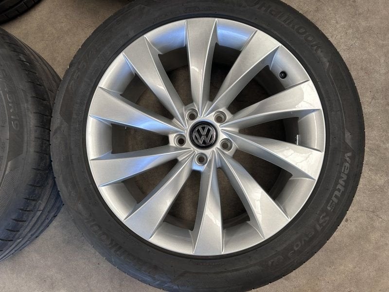 19 inch interlagos velgen + zomerbanden Volkswagen Tiguan, Auto-onderdelen, Banden en Velgen, 19 inch, 255 mm, -, -