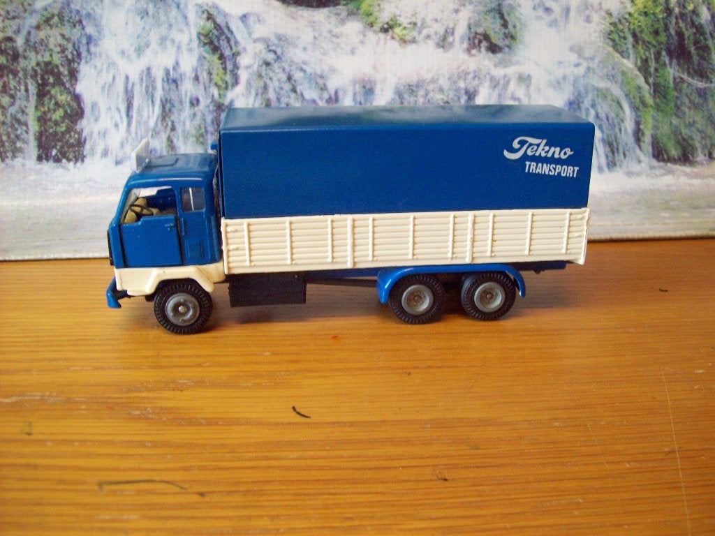 Tekno - Volvo F 89 - huif/bakwagen -  Nijhof - Wassink, Hobby en Vrije tijd, Ophalen of Verzenden, Zo goed als nieuw, Bus of Vrachtwagen