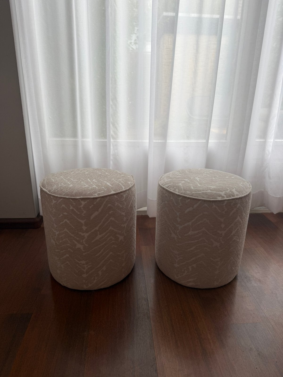 Poef xenos 2x beige print, Huis en Inrichting, Banken | Voetenbanken en Poefen, Ophalen, Zo goed als nieuw, Rond, Minder dan 50 cm