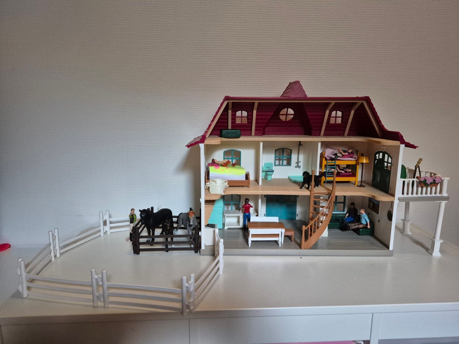 Schleich Paardenstal met Huis en Figuren - Zo goed als nieuw, Kinderen en Baby's, Ophalen, Zo goed als nieuw, Jongen of Meisje