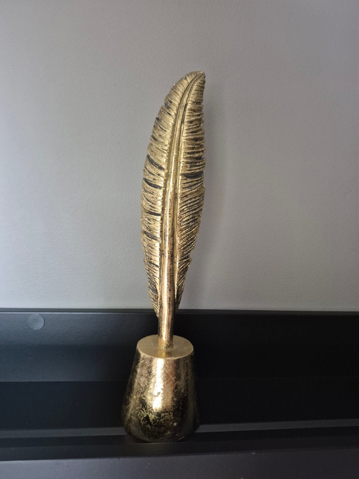 Decoratieve Goudkleurige Veer - 25cm Hoog, Huis en Inrichting, Woonaccessoires | Overige, Kunststof, Ophalen of Verzenden, Zo goed als nieuw