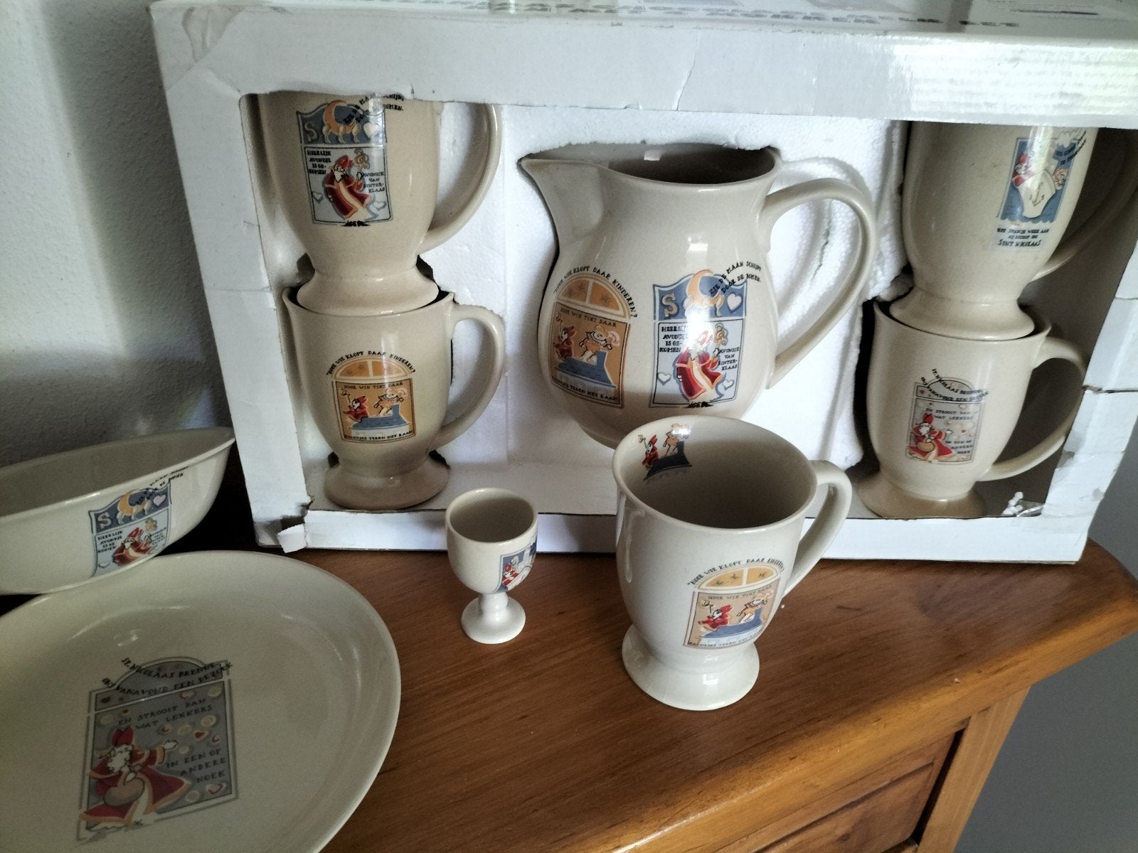 Sinterklaas servies, Verzenden, Zo goed als nieuw, Overige stijlen, Aardewerk