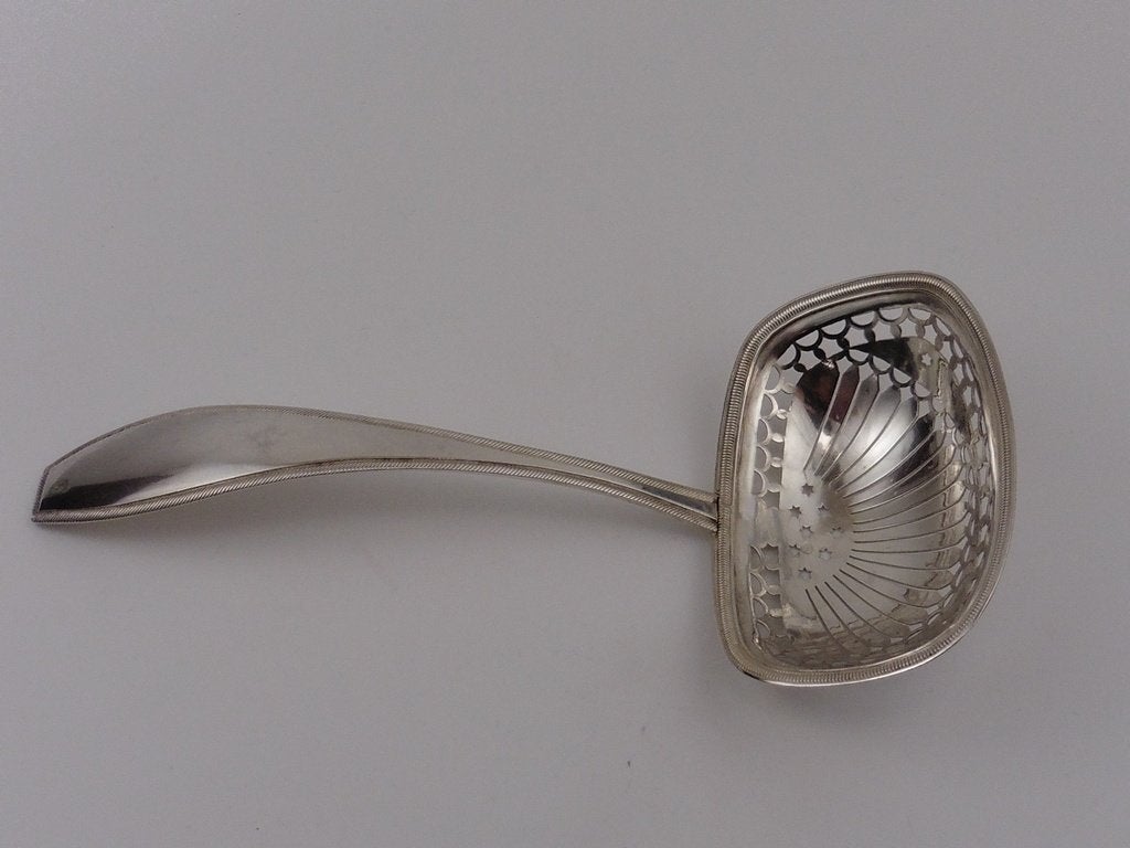 Zilveren strooilepel                                    Z214, Ophalen of Verzenden, Zilver