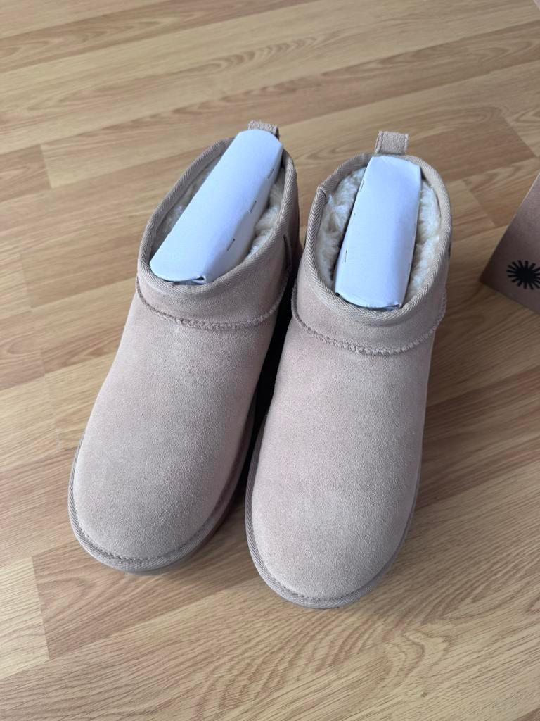 Uggs ultra mini platform sand maat 38, Beige, Snowboots, Nieuw, Ophalen of Verzenden