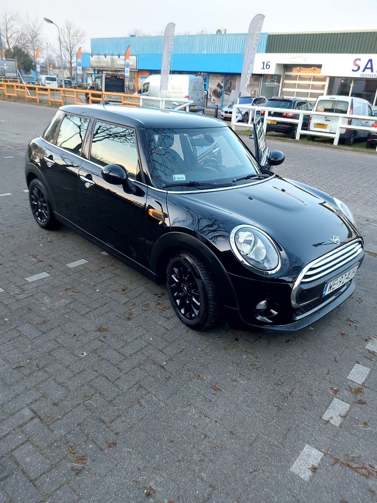 Mini one 2018    1.5 automaat     152 000, Auto's, Mini, Benzine, Hatchback, Automaat, Zwart, Stof, Onderhoudsboekje, Ophalen