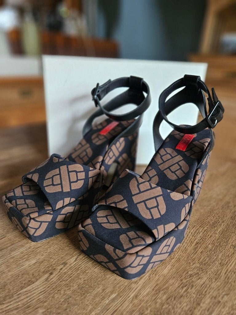 Morobé (39) - nieuw - nieuwprijs 495€, Ophalen, Bruin, Nieuw, Sandalen of Muiltjes