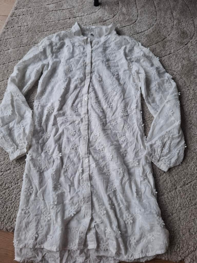 Witte blouse jurk met bloemenborduursels - Cotton Club, Kleding | Dames, Maat 38/40 (M), Wit, Ophalen of Verzenden, Zo goed als nieuw