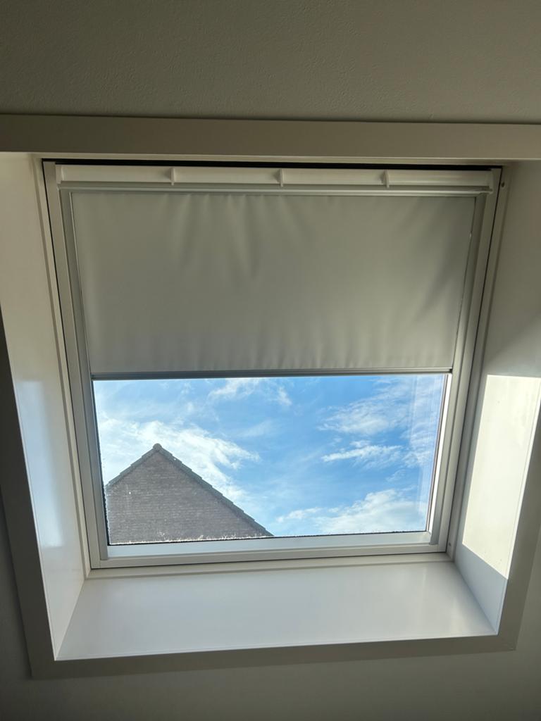 2 Verduisterende rolgordijnen VELUX DKL UK08, Doe-het-zelf en Verbouw, Glas en Ramen, Ophalen of Verzenden, Zo goed als nieuw