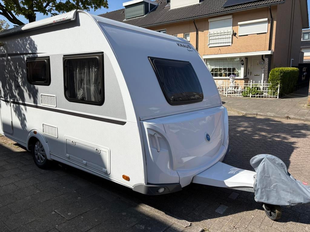 Knaus Sport 420 QD met luifel, unico voortent en airco, Vast bed, Treinzit, 750 - 1000 kg, Particulier