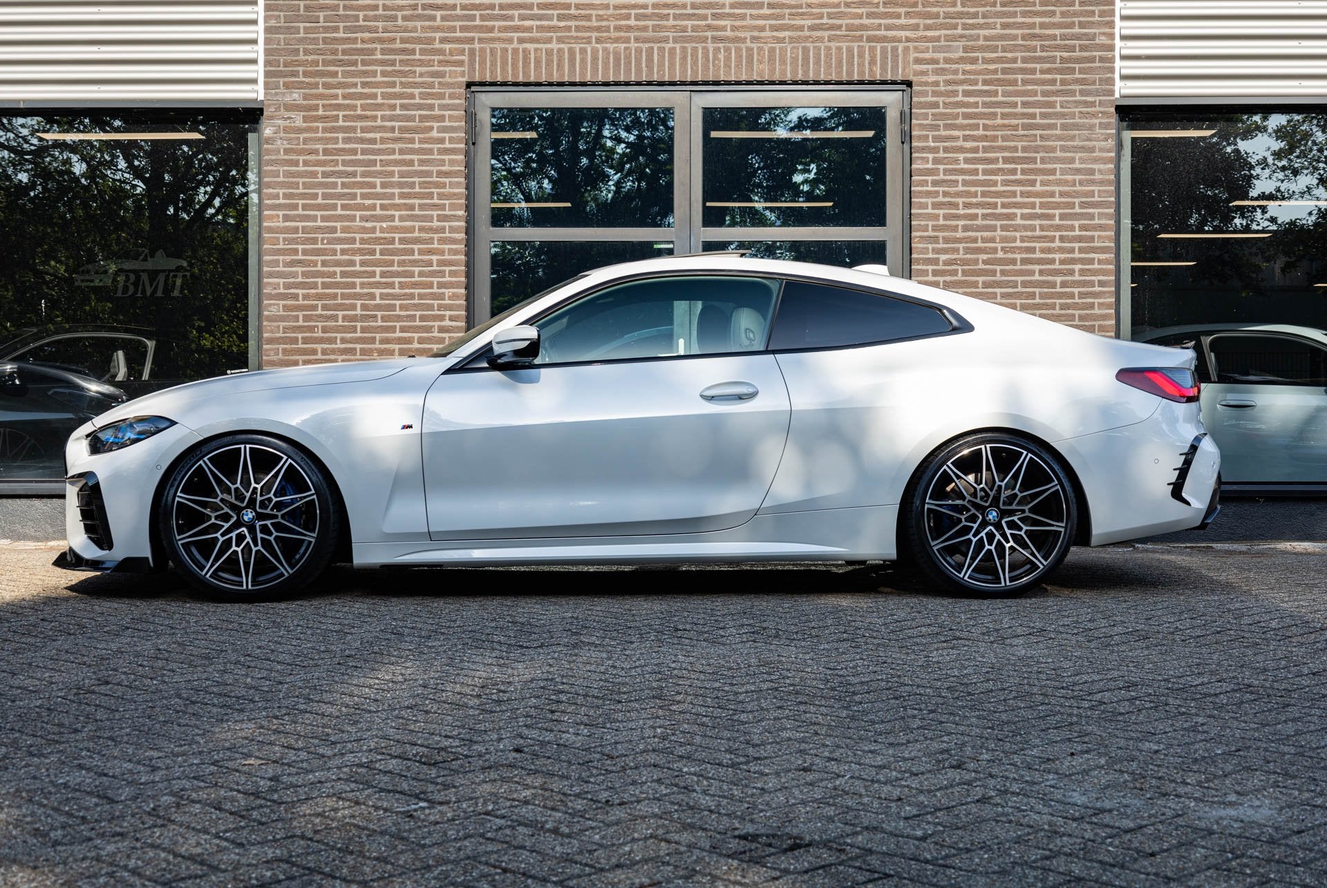 BMW M440i G22 Coupé xDrive High Executive / Pano / Keyless, 4 stoelen, Wit, 374 pk, Bedrijf