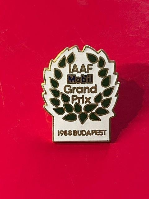 Speldje - Pin IAAF Mobil Grand Prix 1988 Budapest Hongarije, Verzenden, Zo goed als nieuw, Sport, Speldje of Pin