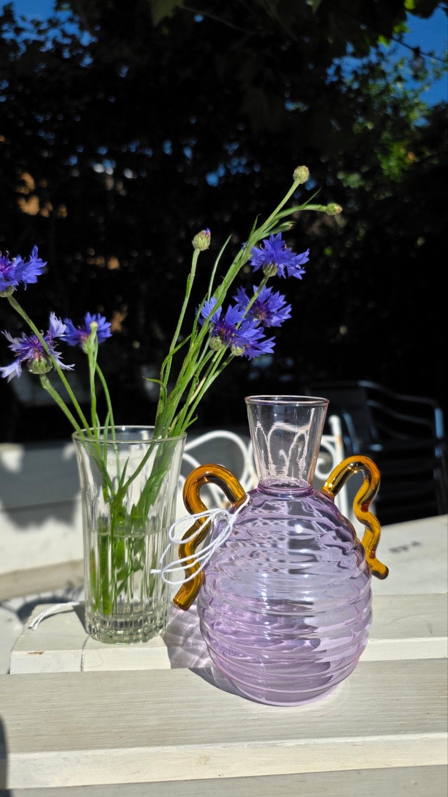 Lila vintage Art Deco glas vaasje met amberkleurige oortjes, Ophalen of Verzenden