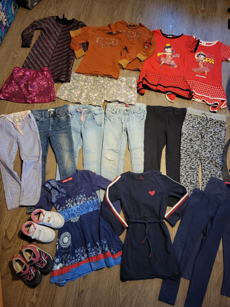 Mix&Match tweelingmeisjes (draag)maat 104/110, Ophalen of Verzenden, Zo goed als nieuw, Maat 110