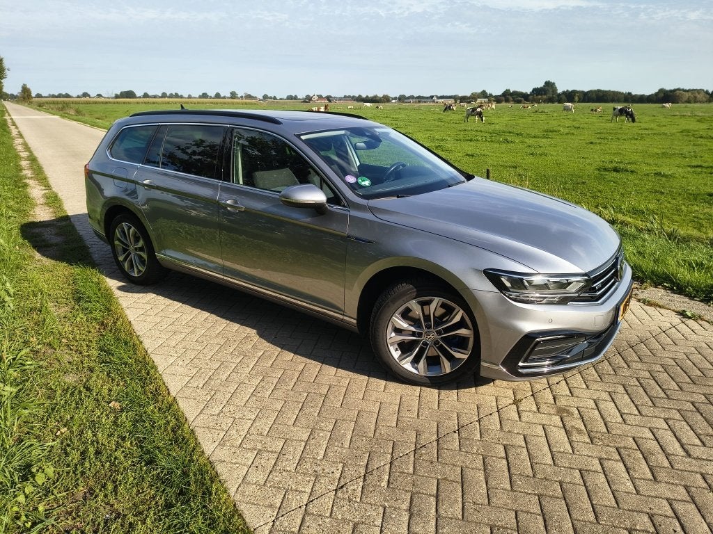 Volkswagen Passat 1.4 TSI Phev 218pk 6-DSG 2020 Grijs, Auto's, 4 cilinders, 1600 kg, Passat, Te koop