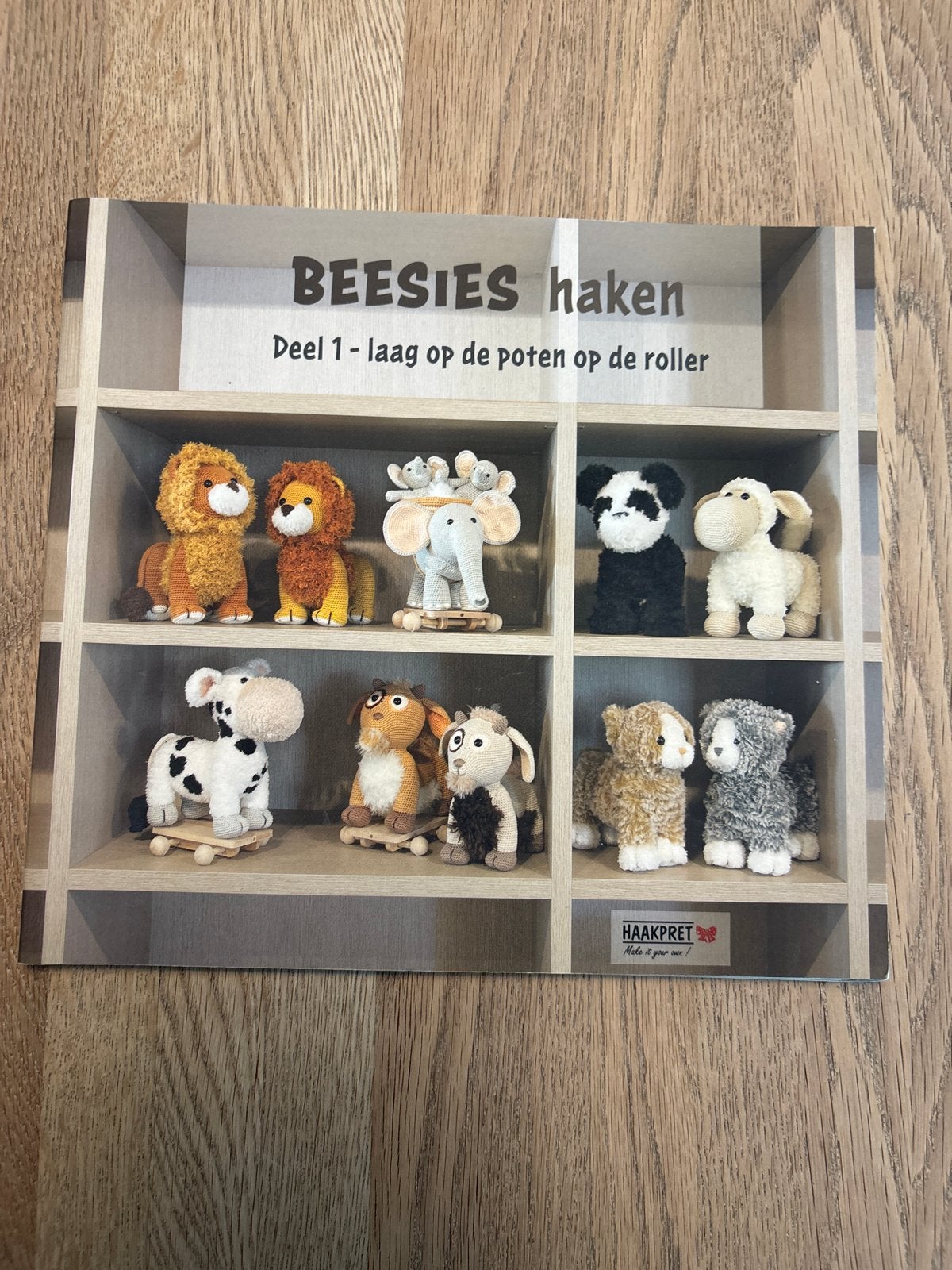 Beesies Haken Deel 1 - Laag op de Poten op de Roller, Ophalen of Verzenden, Zo goed als nieuw, Breien en Haken