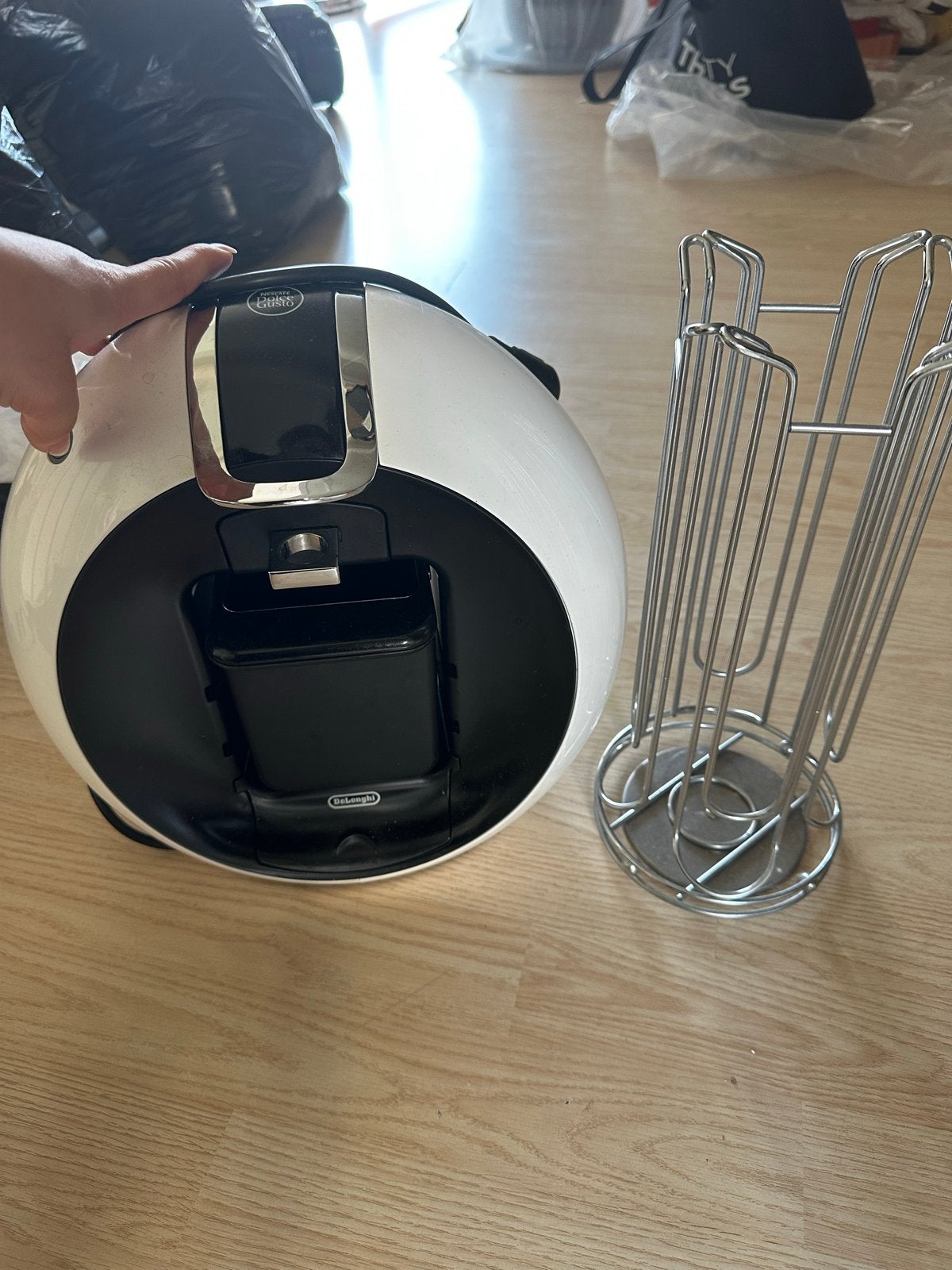 Nescafé Dolce Gusto De'Longhi koffiezetapparaat met houder, Gebruikt, Koffiemachine, Ophalen of Verzenden, 1 kopje