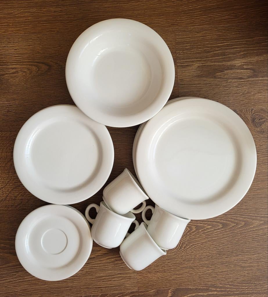 Servies voor 4 personen creme/wit., Overige typen, Ophalen of Verzenden, Zo goed als nieuw, Overige stijlen