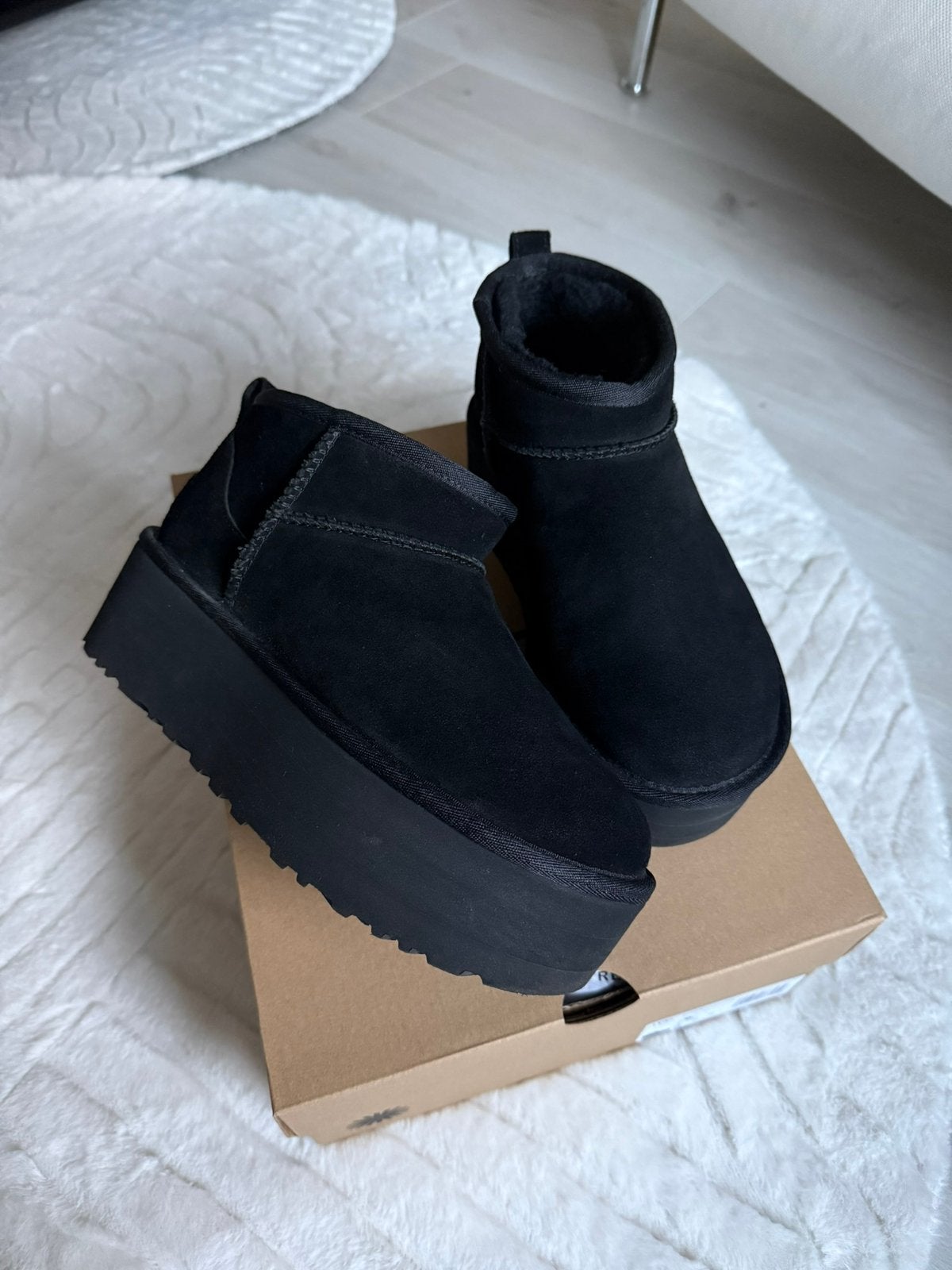 UGG classic ultra mini platform maat 37, Kleding | Dames, Schoenen, Ophalen, Zwart, Snowboots, Zo goed als nieuw