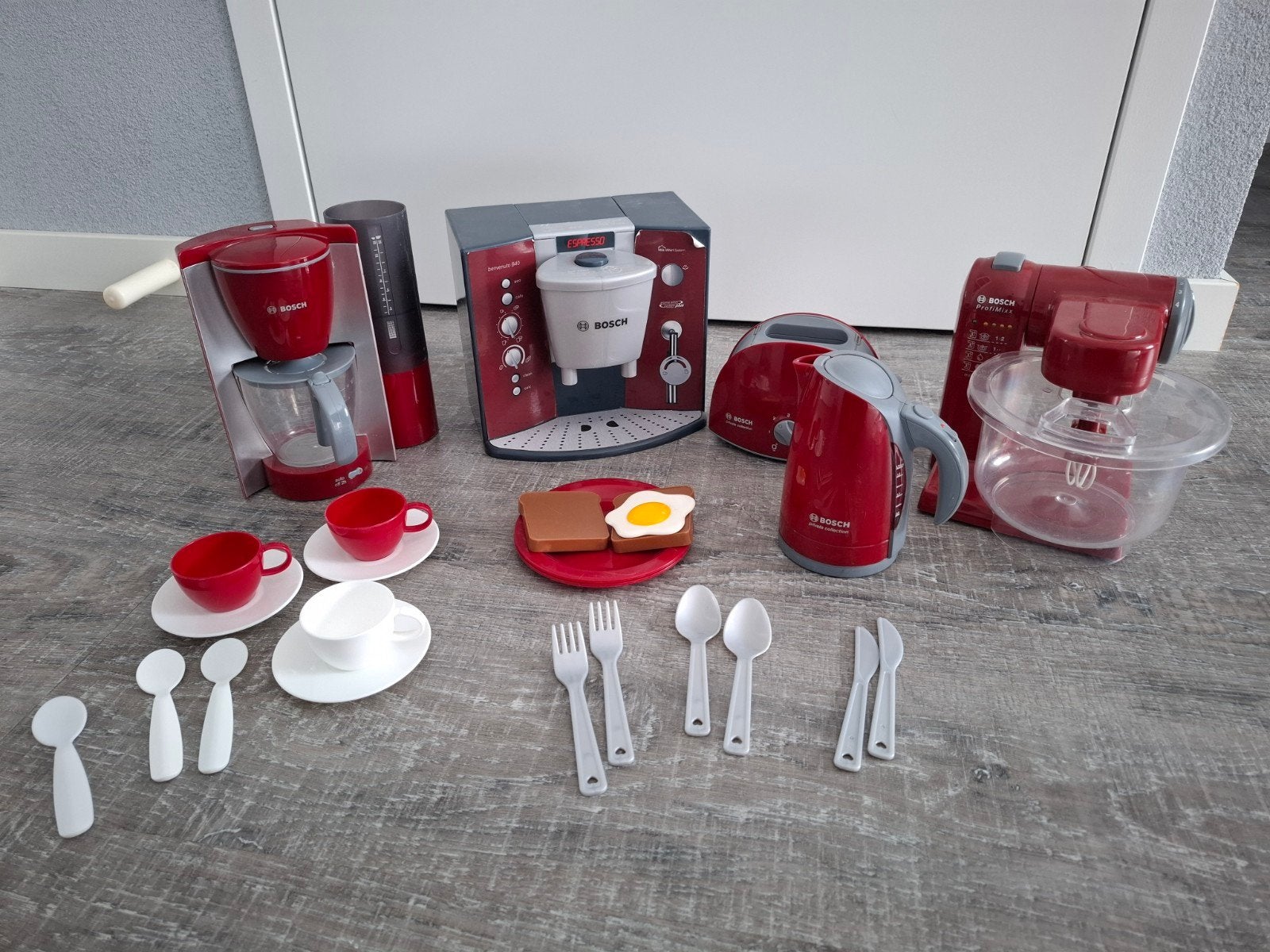 Bosch keukenspeelgoed. Rood, Ophalen, Jongen of Meisje