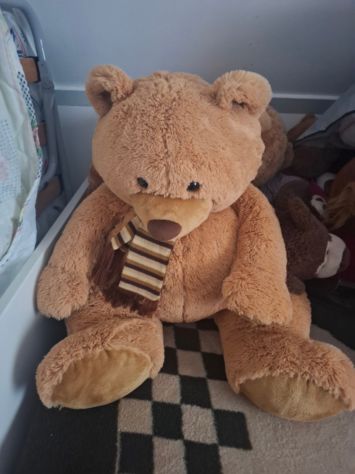 Grote knuffelbeer met sjaal, Ophalen, Beer, Zo goed als nieuw, Middelgroot (20 tot 80 cm)