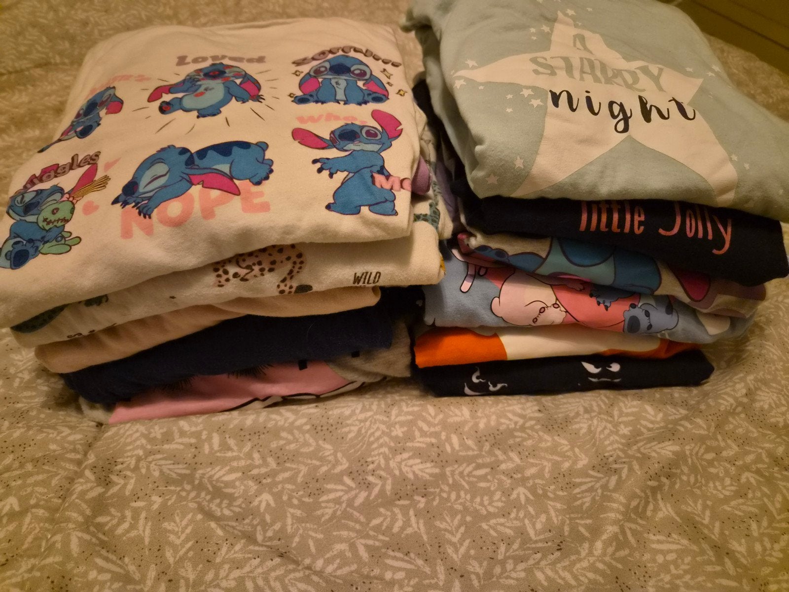 Stitch en andere kinderpyjama's - 146/152, Ophalen, Gebruikt, Diverse, Meisje