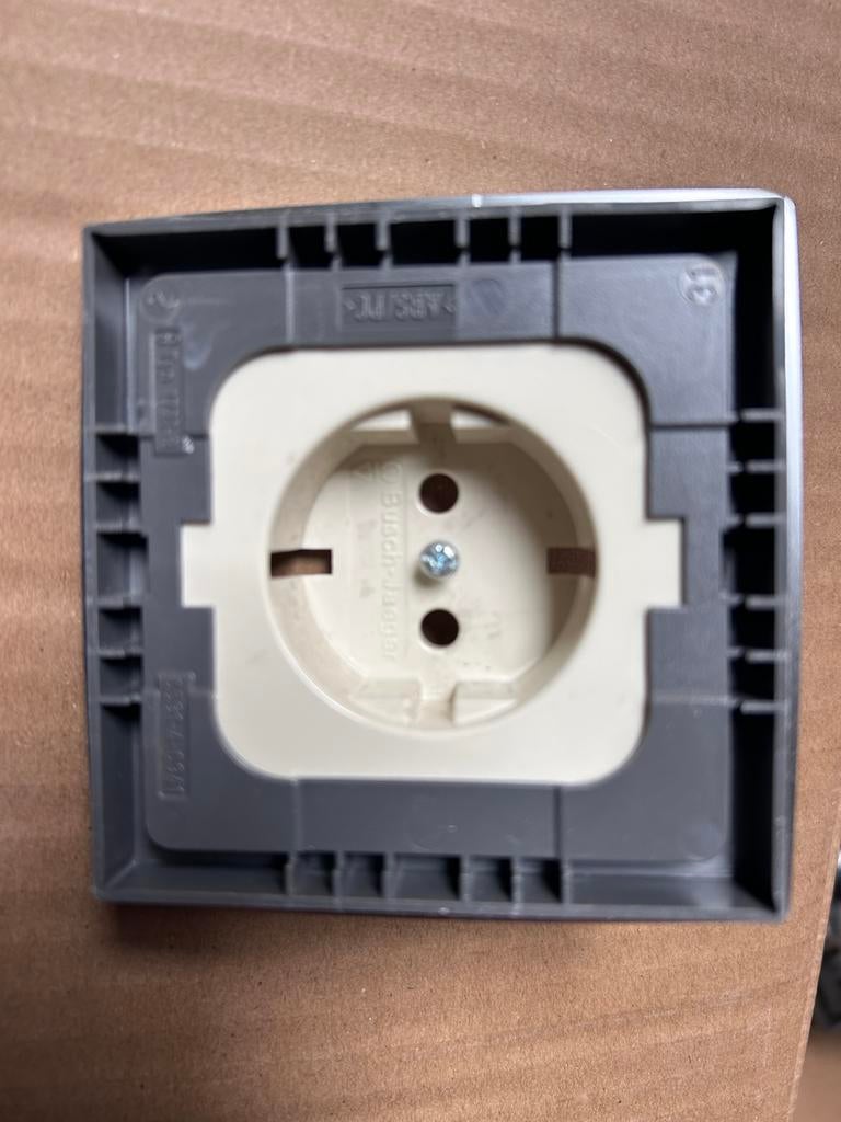 Busch Jaeger schakelmateriaal, Ophalen, Gebruikt, Stopcontact