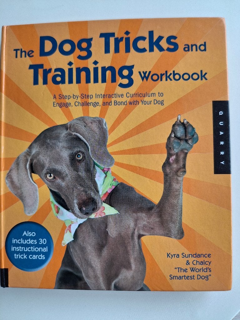 The dog tricks and training workbook - Kyra Sundance, Boeken, Ophalen of Verzenden, Zo goed als nieuw, Honden