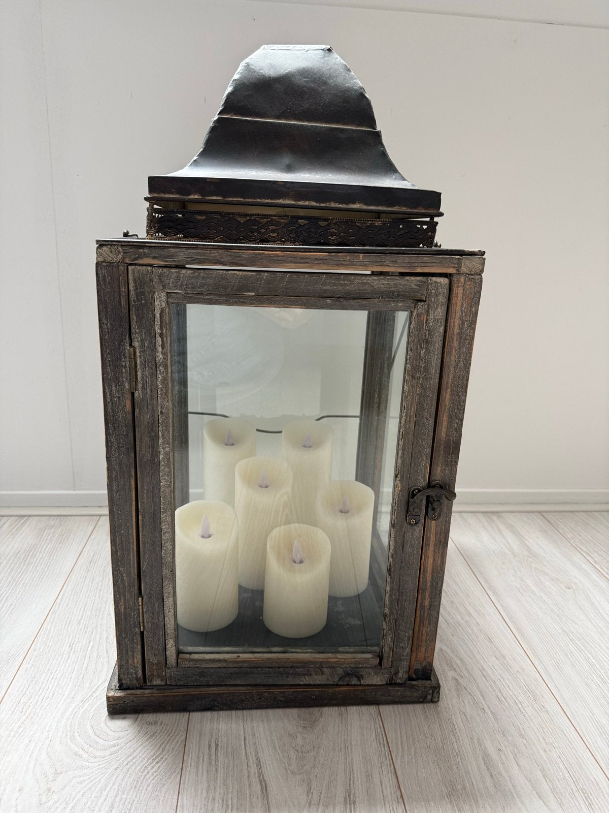Decoratieve houten lantaarn met glazen panelen, Hout, Gebruikt, Ophalen of Verzenden, Landelijk