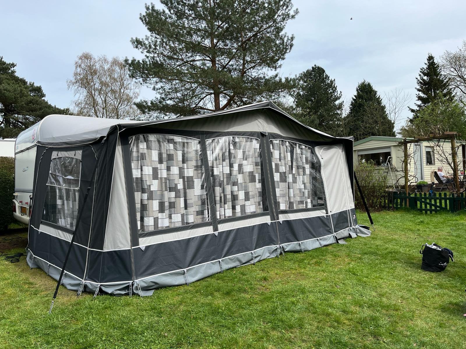 Dorema Contea XL maat 13 met nieuwe, dikke stokken, Caravans en Kamperen, Voortenten en Luifels, Ophalen, Zo goed als nieuw, Dorema