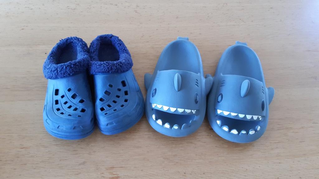 Haaien slippers en crocs samen €3,50, Ophalen, Jongen of Meisje, Overige typen