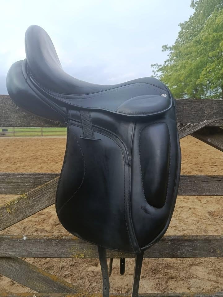 ANATOMICA close contact dressuurzadel in topstaat!, Ophalen, Zo goed als nieuw, Dressuur