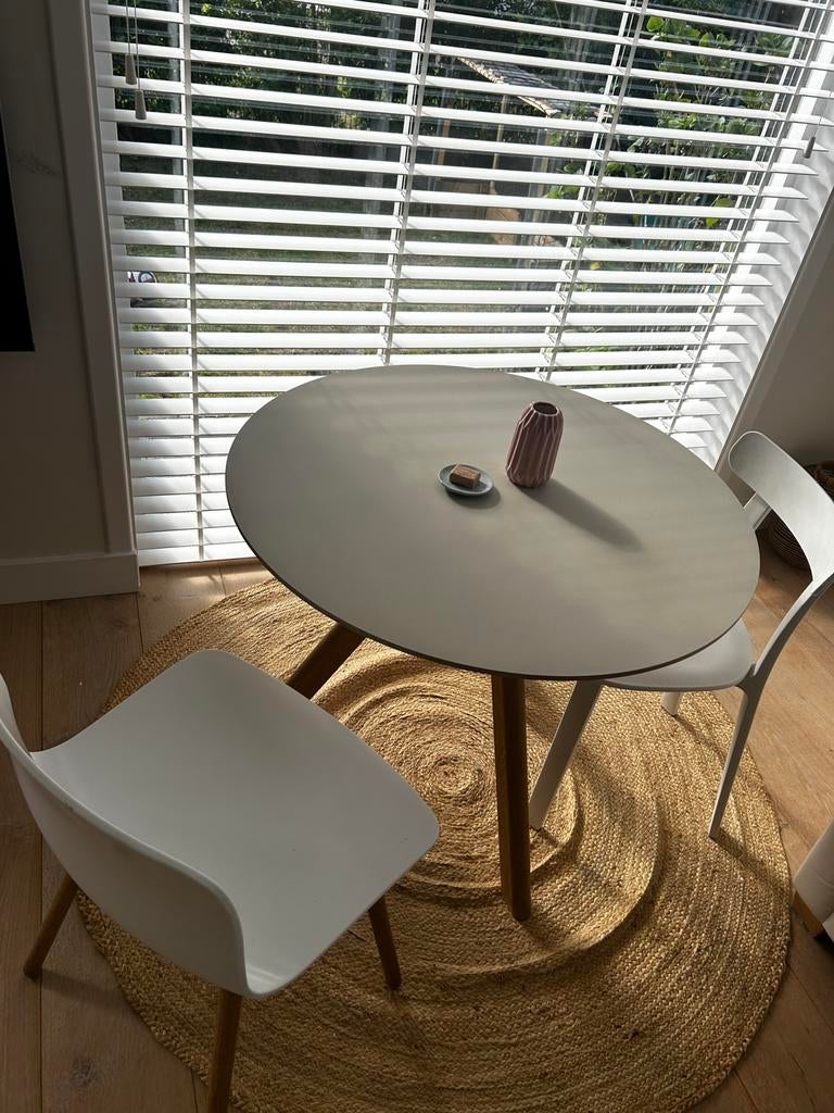 Hay CPH20 tafel 90 rond gezeept eiken off-white linoleum, Huis en Inrichting, Ophalen, 50 tot 100 cm, 50 tot 100 cm, Zo goed als nieuw