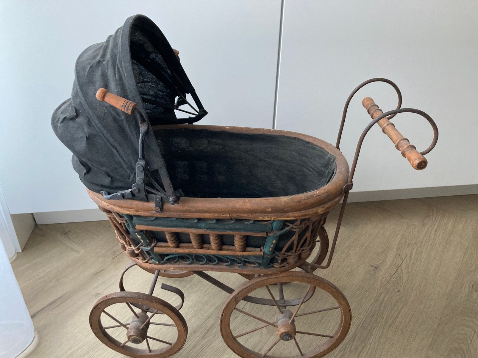 Poppenwagen, Ophalen