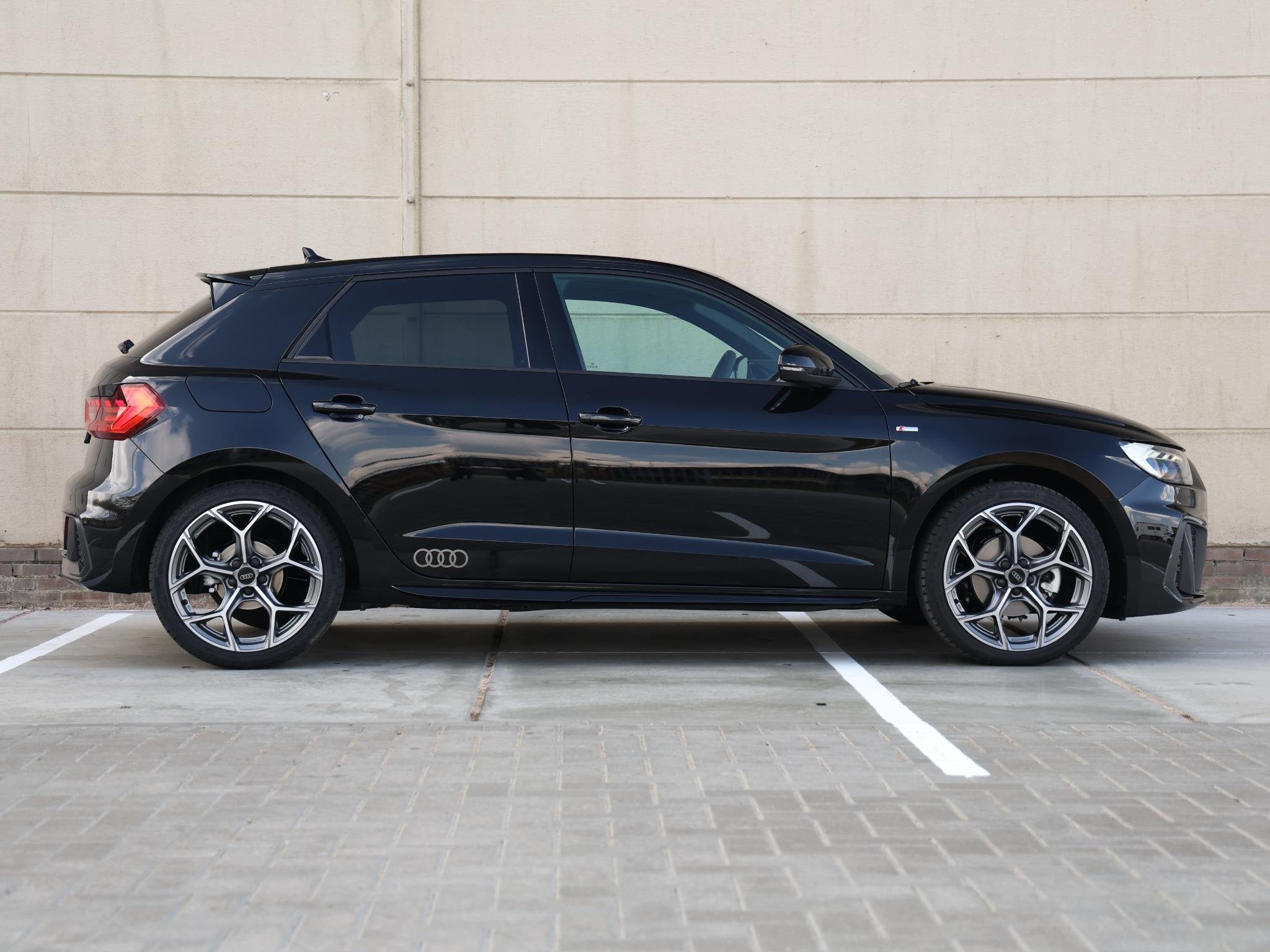Audi A1 Sportback 35 TFSI S edition 150 pk | Verwarmbare voo, Auto's, 4 cilinders, 150 pk, Leder en Stof, Zwart