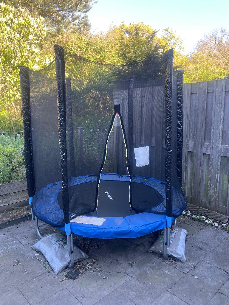 Trampoline, Ophalen, Zo goed als nieuw