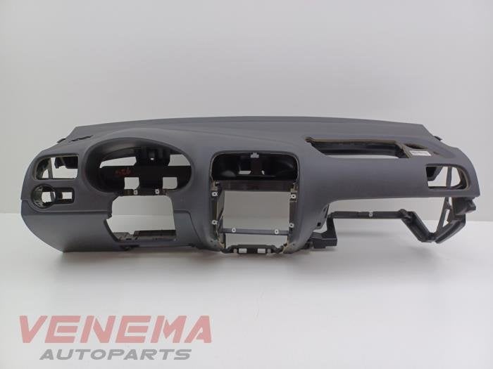 Dashboard van een Volkswagen Polo, Gebruikt, -, Volkswagen, -