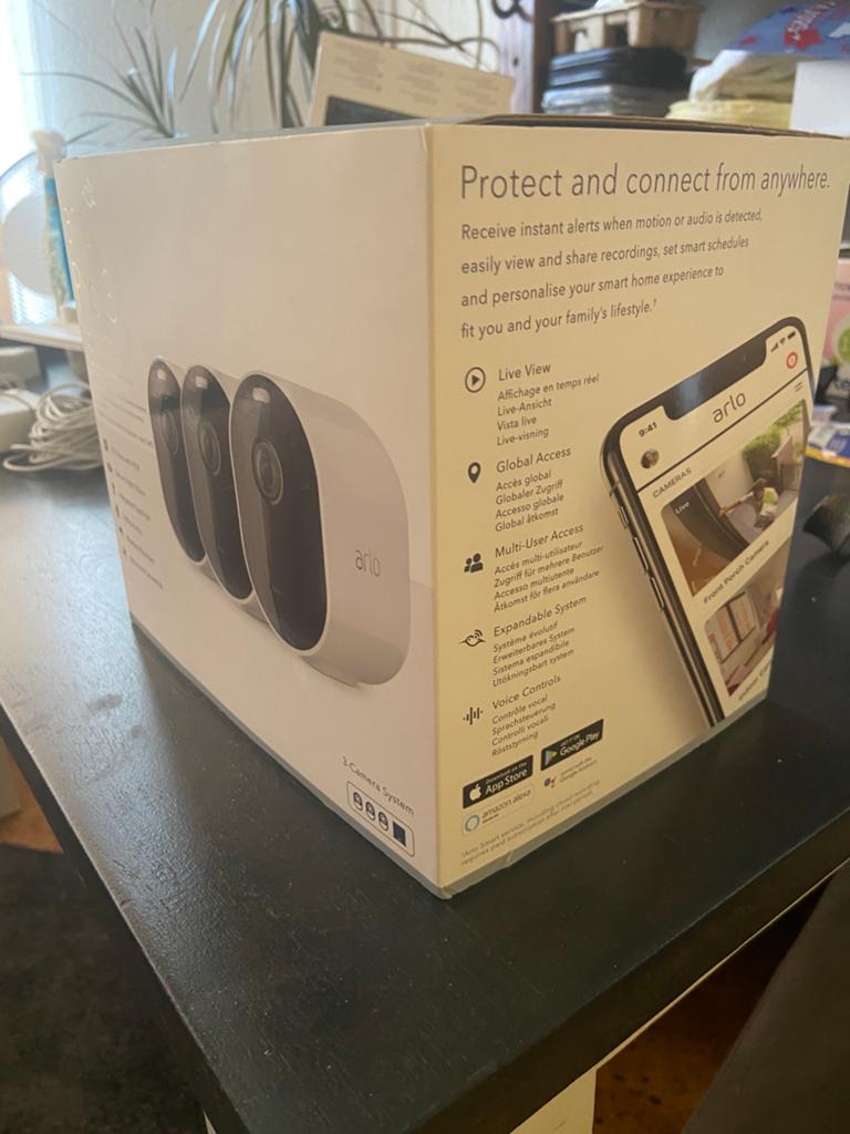 Arlo Pro 3 Camera Systeem - 3 Camera's & Hub, Ophalen of Verzenden, Zo goed als nieuw, Buitencamera