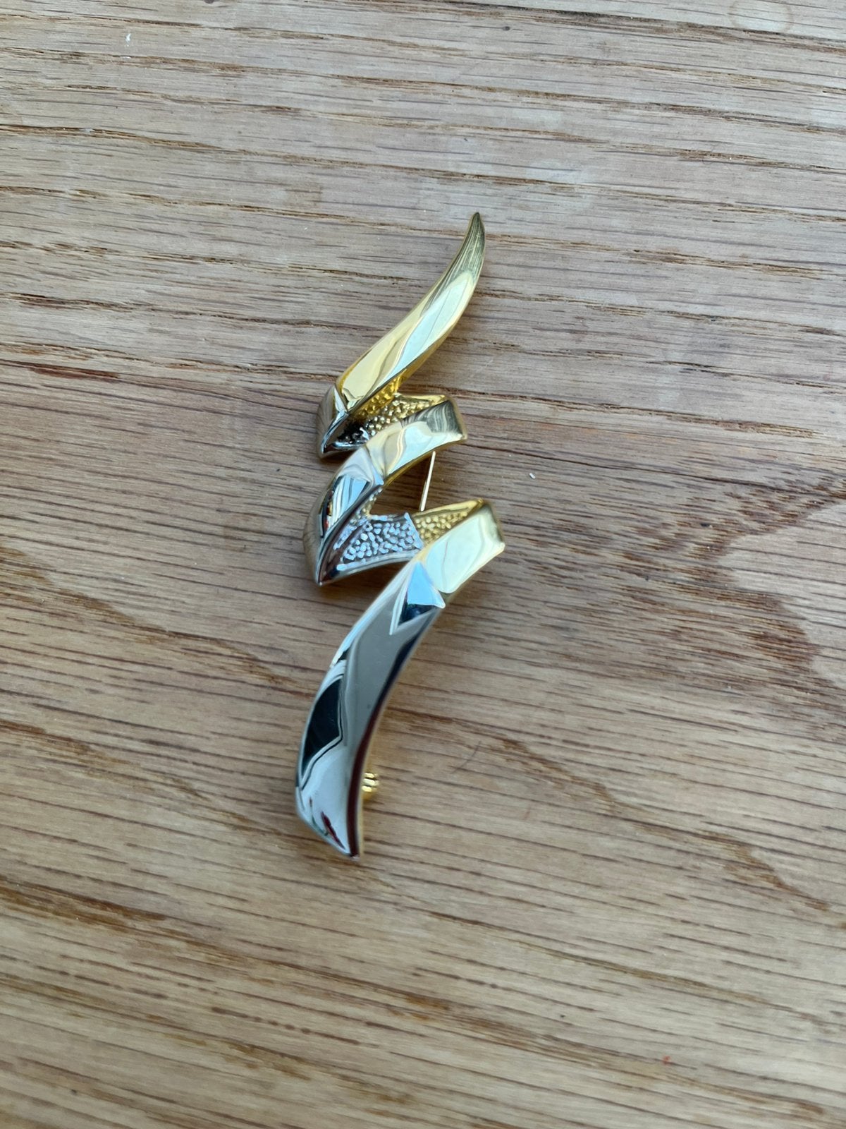 Vintage broche goud en zilverkleurig, Ophalen of Verzenden, Zo goed als nieuw, 10 cm of meer