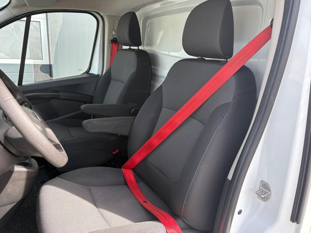 Renault TRAFIC 2.0 dCi 150 PK L2H1 RED / Carplay / Cruise /, Auto's, 4 cilinders, 150 pk, Renault, Wit