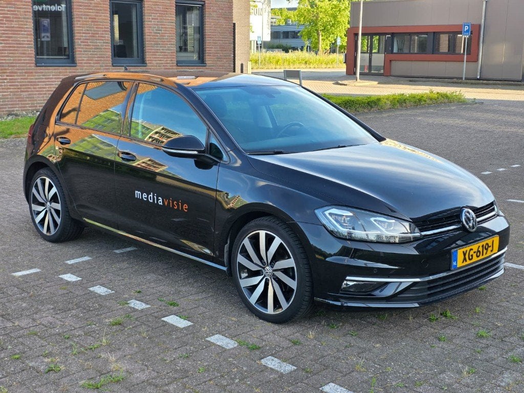 Volkswagen Golf 1.0 TSI 110pk 5D 2019 Zwart | ACC | Camera, Auto's, Volkswagen, Voorwielaandrijving, Stof, Zwart, Origineel Nederlands