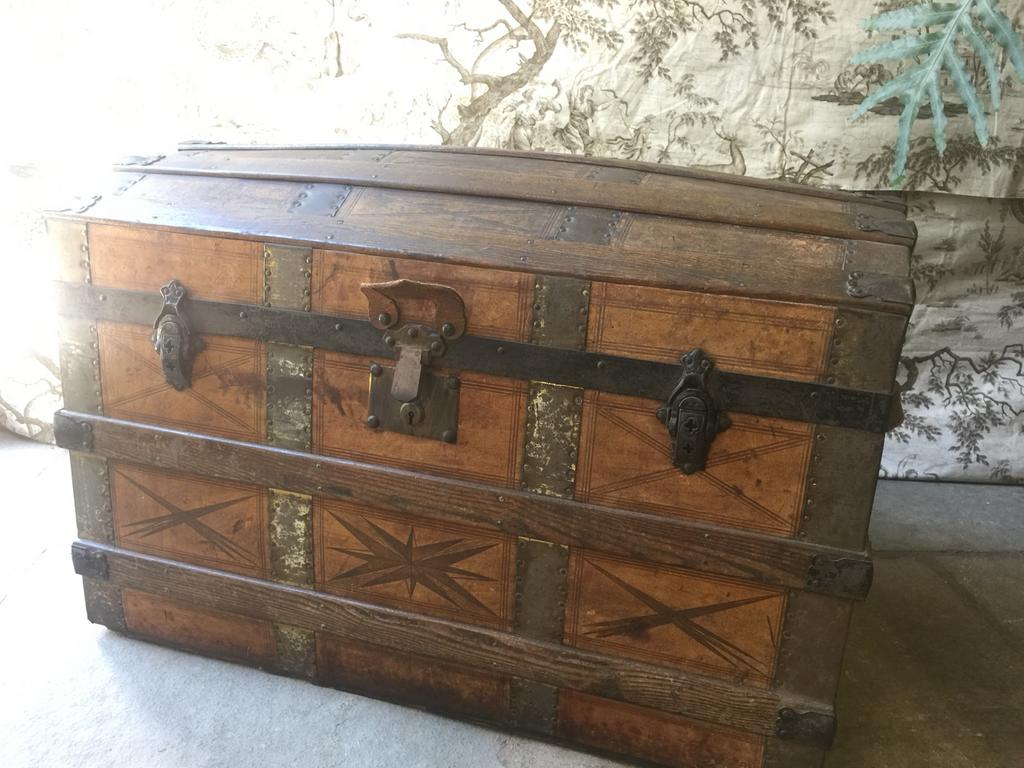 Stoere 19e-eeuwse kist/hutkoffer op wieltjes met sleutel, Ophalen of Verzenden