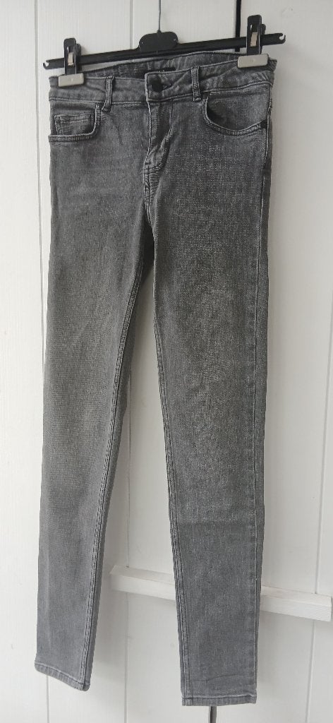 Spijkerbroek muisgrijs NIKKIE - maat 26, Ophalen of Verzenden, Zo goed als nieuw, Nikkie, W27 (confectie 34) of kleiner