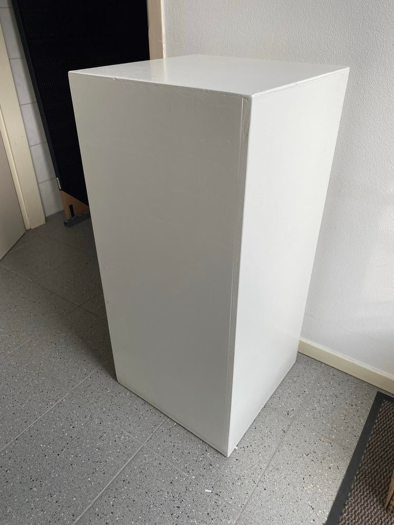 Witte houten sokkel / zuil 42x42x89 cm, Huis en Inrichting, Woonaccessoires | Zuilen en Pilaren, Ophalen, Zo goed als nieuw