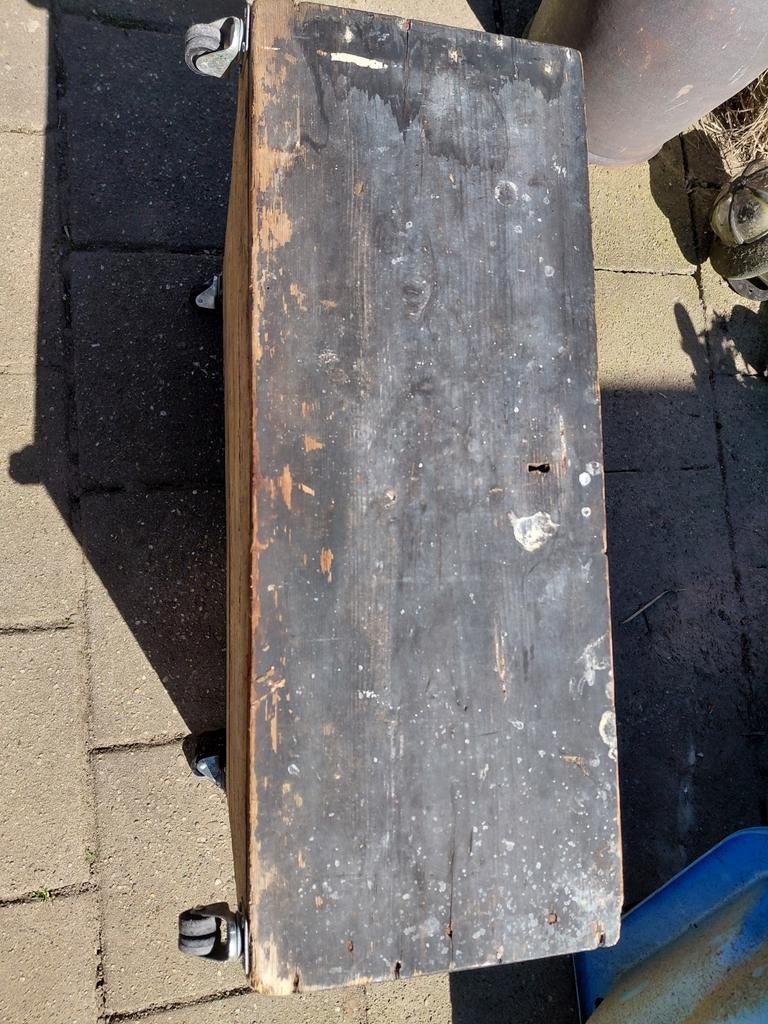 Antieke houten kist op wielen langereis, Ophalen