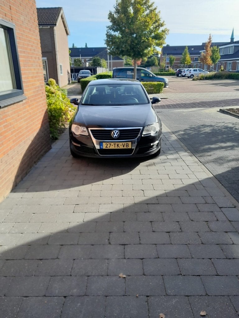 Zwarte volkswagen passat sedan, Auto's, Voorwielaandrijving, Dealer onderhouden, Stof, Verwarmde buitenspiegels