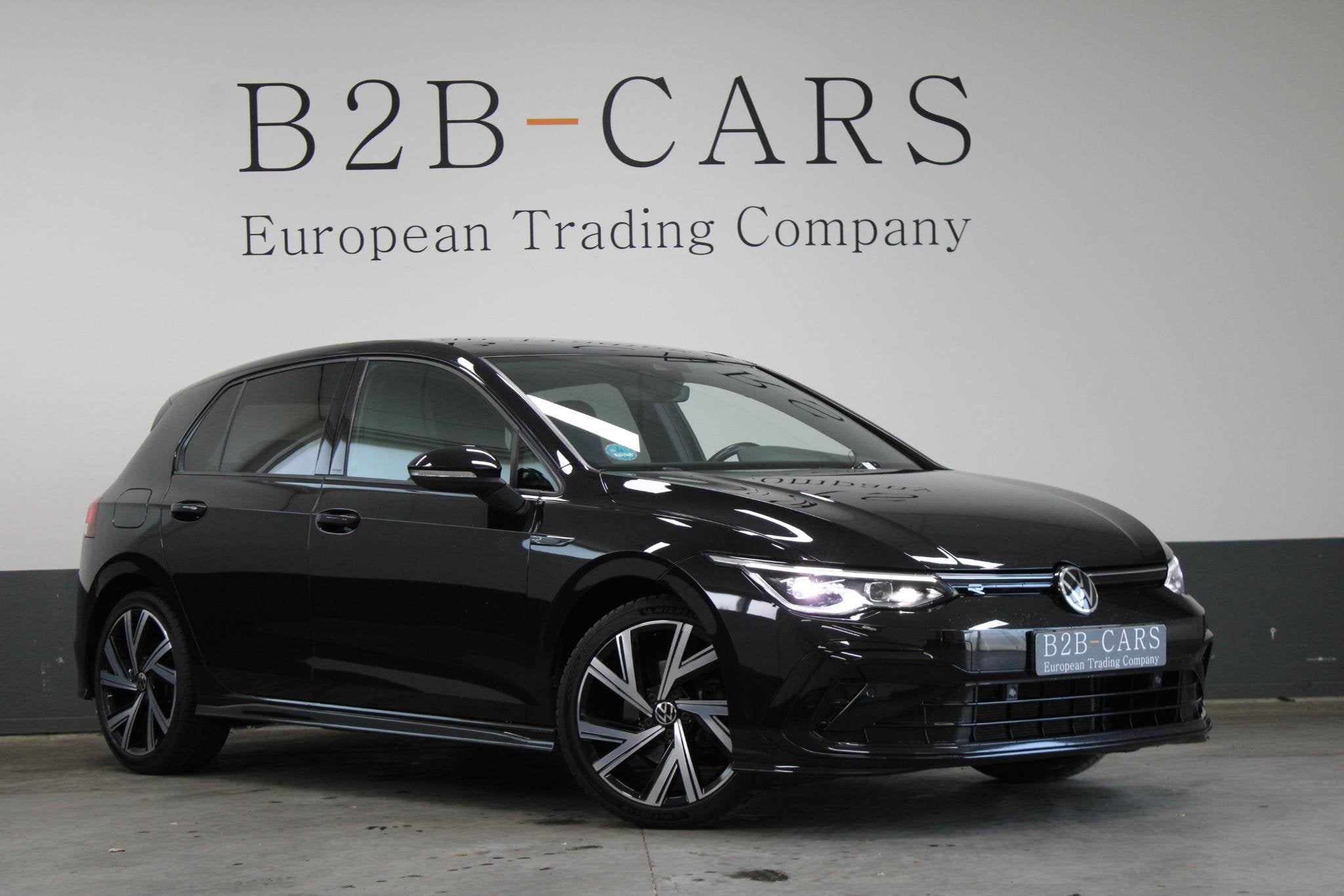 Volkswagen Golf 1.5 eTSI R-Line | Trekhaak | LED| Virtual |, Auto's, 4 cilinders, 150 pk, Zwart, Golf