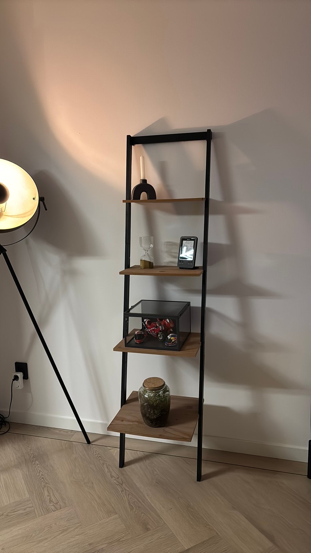 Wand kast / trap zwart met hout, Huis en Inrichting, Ophalen of Verzenden, Zo goed als nieuw, 25 tot 50 cm