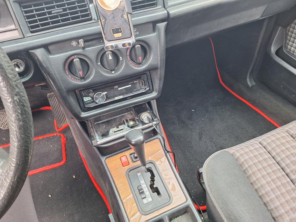 Mercedes-Benz 190-Serie 1.8 E AUT U9 1991 Rood, Auto's, Mercedes-Benz, Automaat, Achterwielaandrijving, 4 cilinders, 49 €/maand