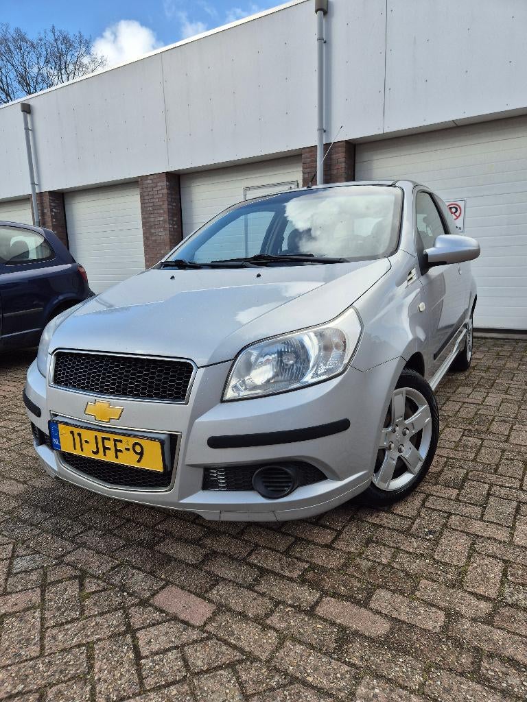 Chevrolet Aveo 1.2 16V 3D 2009 Grijs, Auto's, Chevrolet, Voorwielaandrijving, Stof, 40 €/maand, 4 cilinders