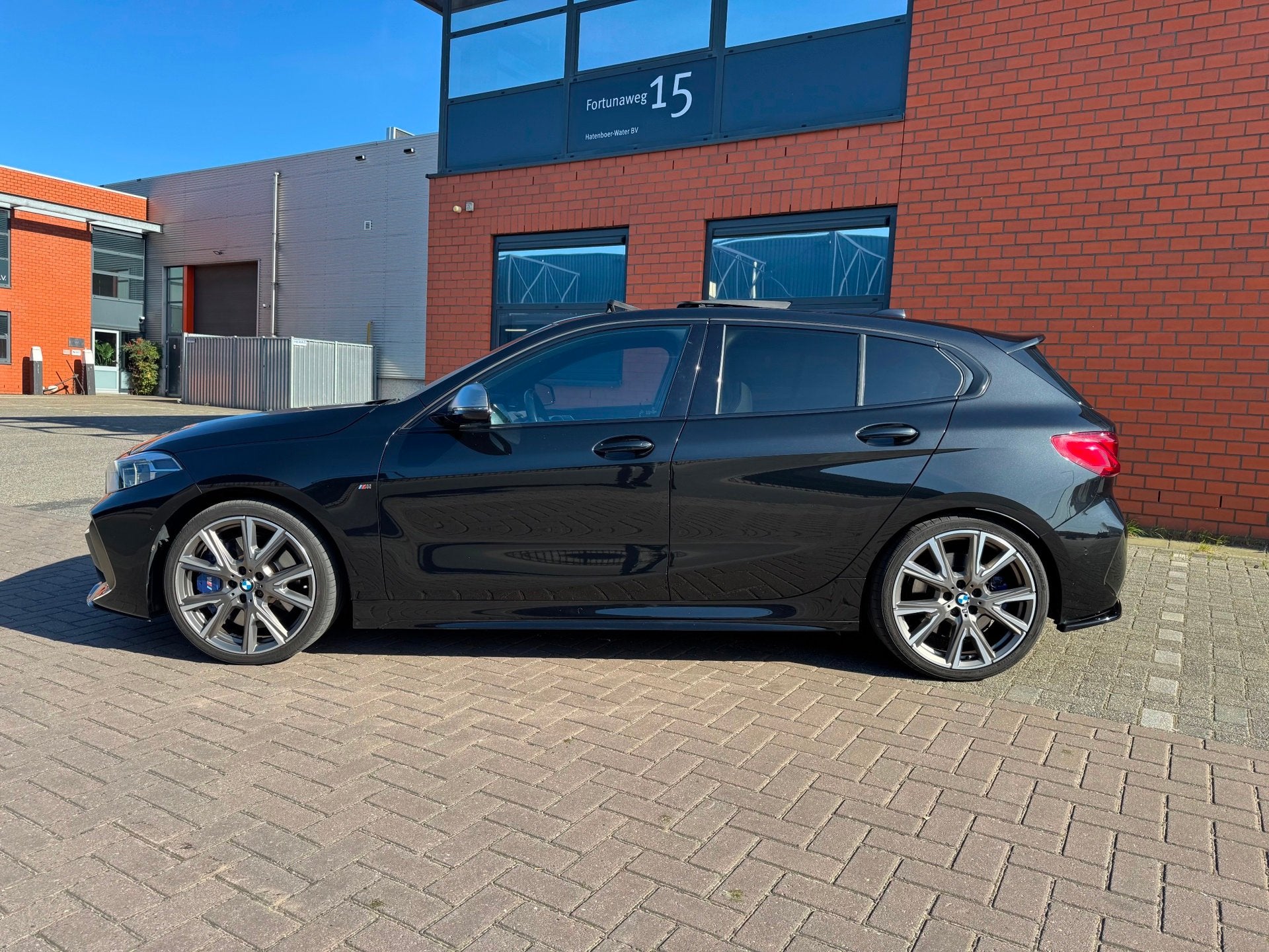 BMW 1-serie M135i xDrive High Executive, Auto's, BMW, 1998 cc, Gebruikt, 4 cilinders, Zwart